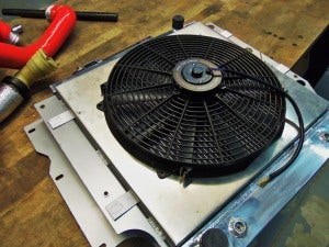 Shroud mounting brackets