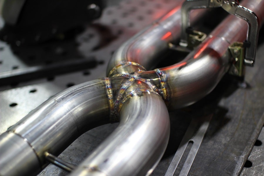 Mustang X-pipe center design